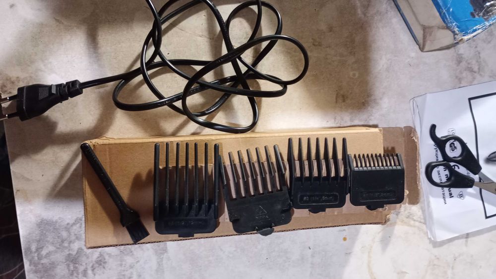 Германия,машинка для бритья Domotec с насадками.