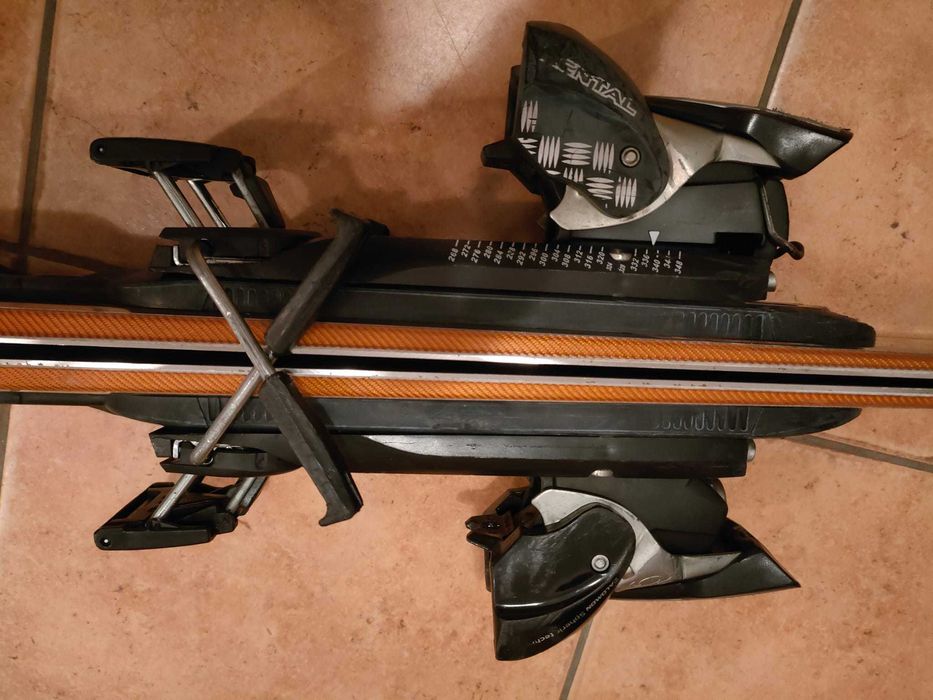 Narty zjazdowe męskie Volant Gravity 180 cm naostrzone i nasmarowane