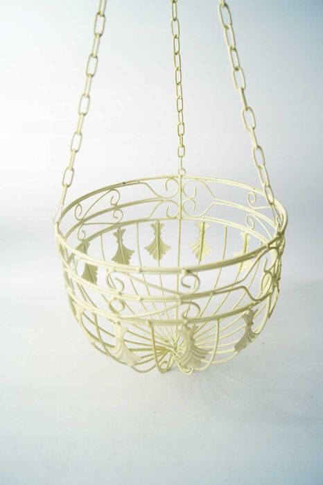 Wiszący kwietnik metalowy vintage metaloplastyka