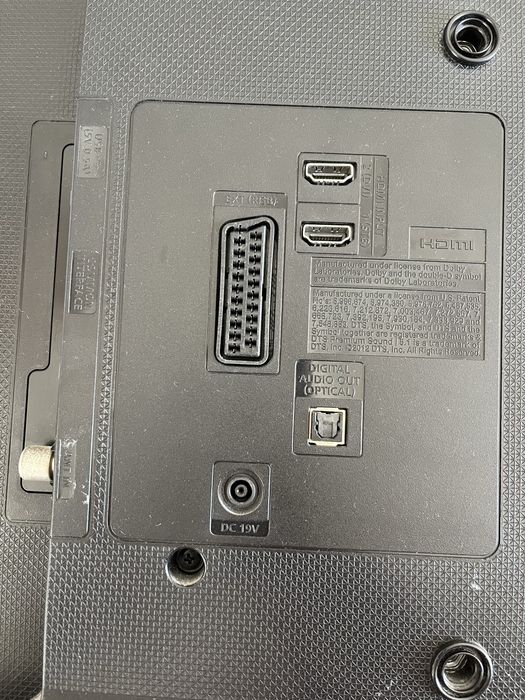 TV samsung preta 73 cms comprimento, diagonal 84 cms