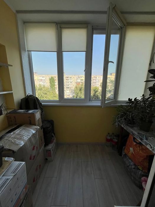 3 - комн. 64 м. кв. 7/9 эт. квартира, район Калиновой. Хорошее состояние.