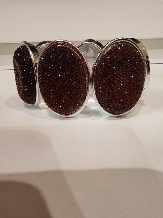 Bransoletka z kamieniami.