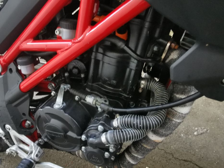 Vendo/troco Benelli TNT 125 (250CC)