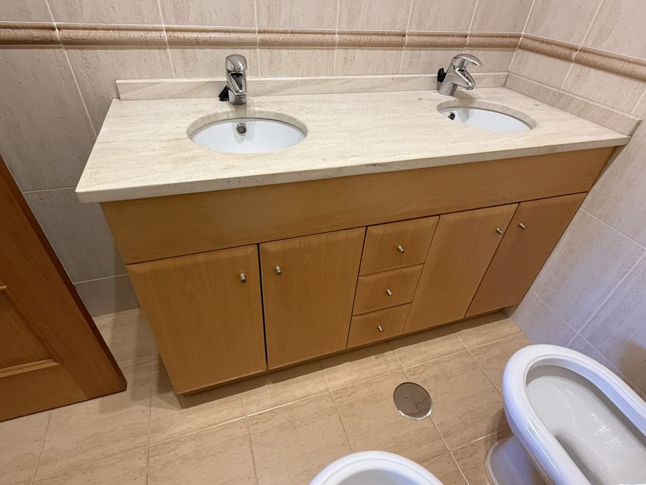 Movel com pedra pios e torneiras