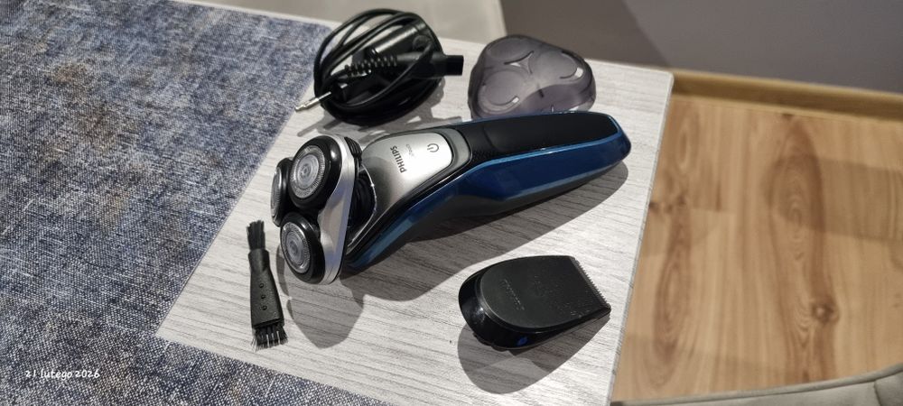 Maszynka do golenia Philips Aqua Touch z serii 5000
