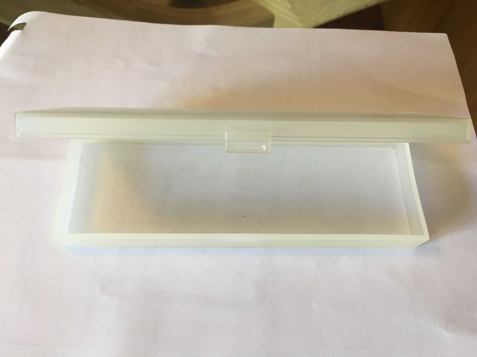 Estojo-caixa transparente da MUJI