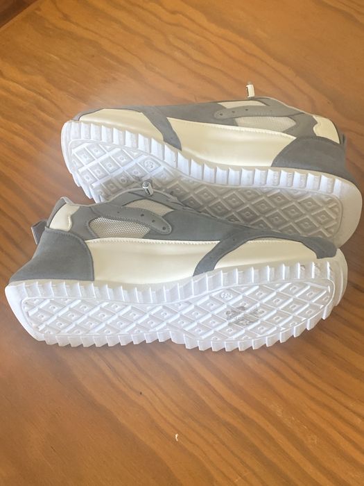 Sapatilhas de homem novas