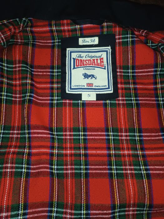 Харик Lonsdale з біг лого