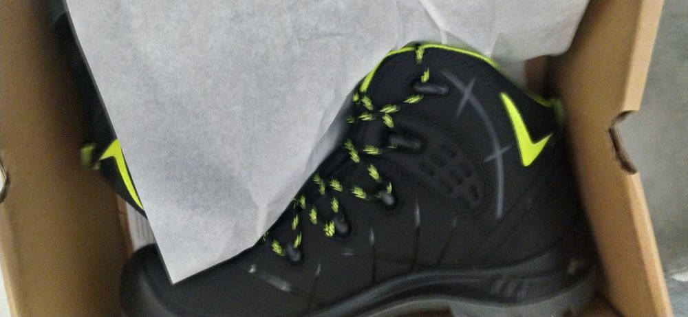 Witam posiadam na sprzedaż buty robocze .