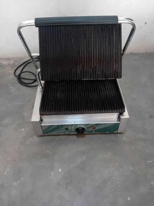 Grelhador profissional AMITEK 2016 ITÁLIA  Power  watt 2200 Stainless