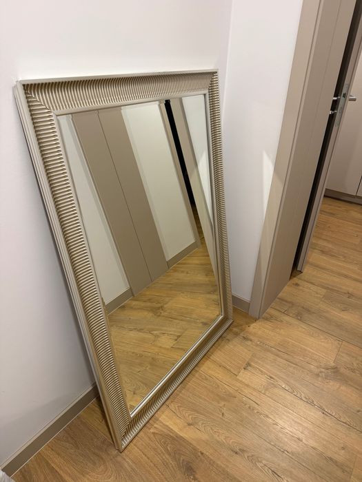 Duże lustro z ramką Ikea