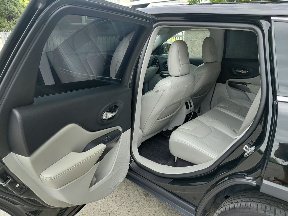 Jeep Cherokee  3.2 2018