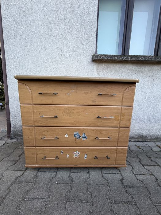 Komoda z imitacją drewna