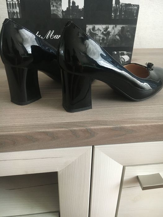 Туфлі лак розмір 36, 24 см.