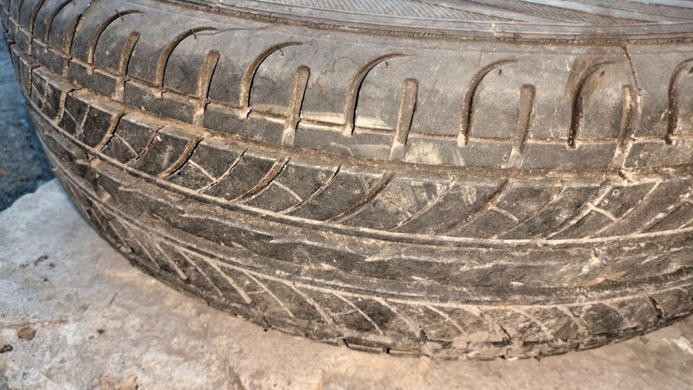 Продам резину р 16 с дискі гольф 2 таврія