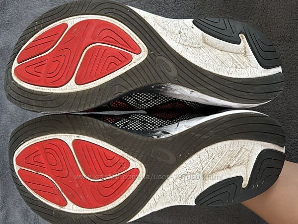 Продам кросівки Asics