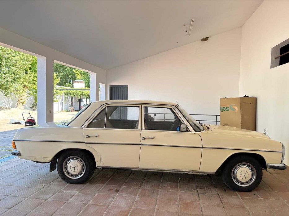 Mercedes Benz 240D - 1974 / Clássico