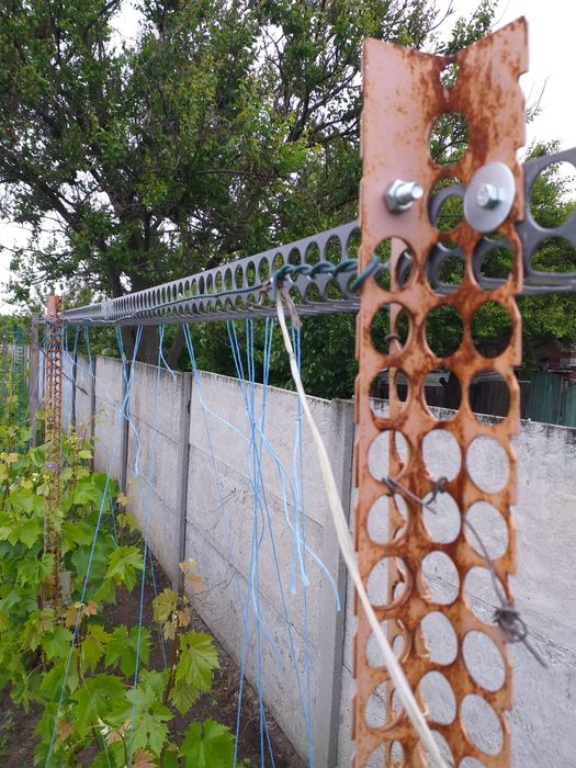 Стойки,опора,столбик длинна 2500 мм,тэ образные,универсальные, мет 2мм