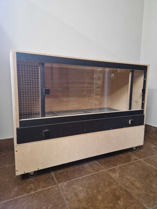 Odchowalnik piskląt, cieplarka, odchowalnia drobiu