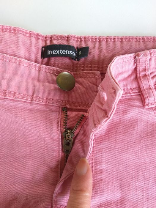 Krótkie spodenki z kieszonkami i regulacją w pasie