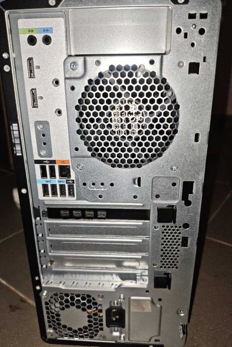 Workstation Profissional HP Z2 Tower G9 – i5-14500 | 32GB DDR5 ECC | 2TB SSD | Praticamente Nova