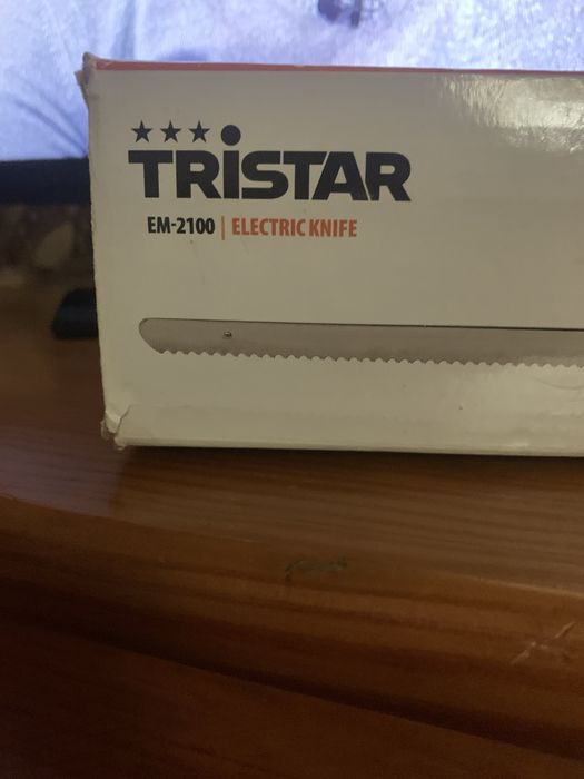 Faca eletrica de cortar pão