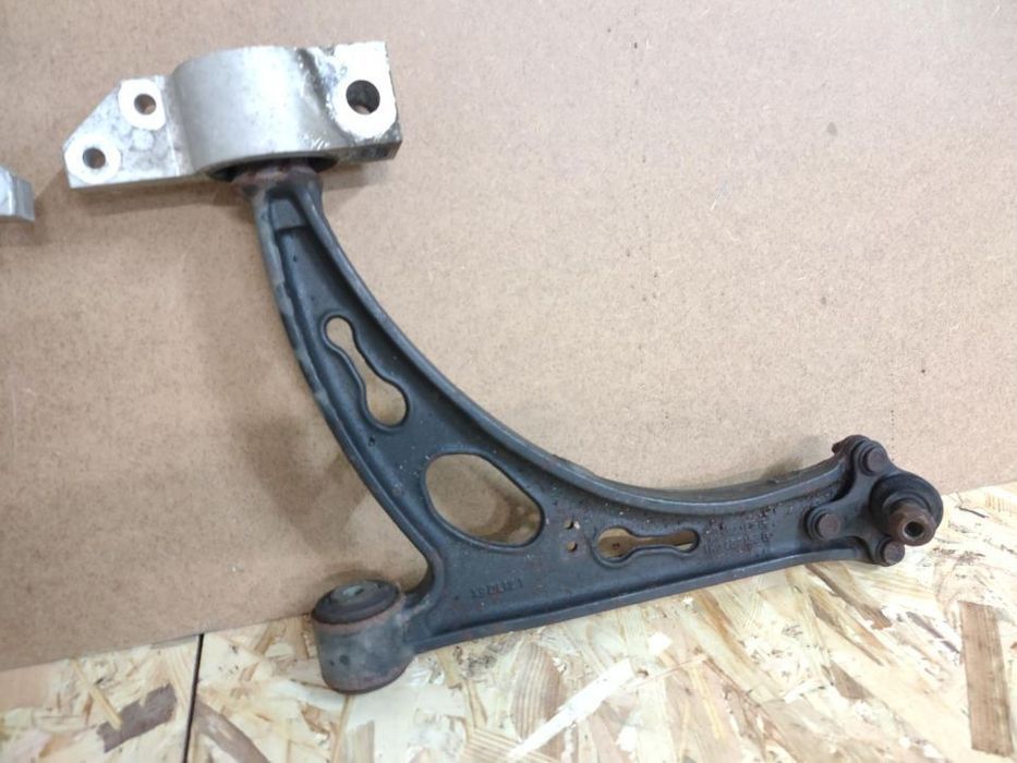 Triangulo de suspensão Braço Audi A3 8P VW Golf V
