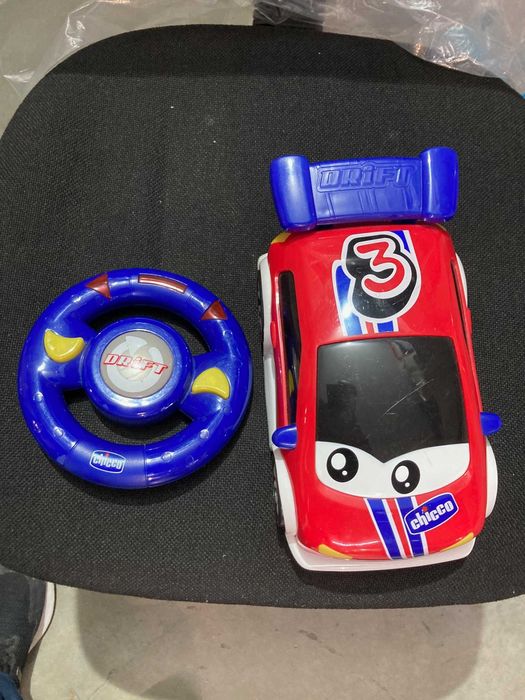 Carro Chicco telecomandado para criança