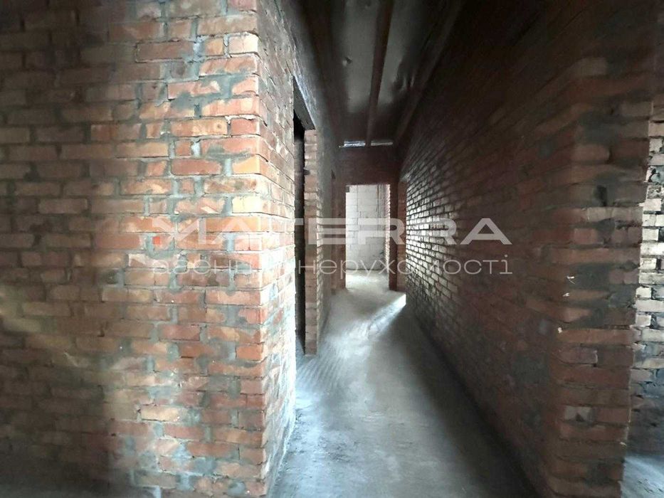 Малютянка продаж будинку з комунікаціями