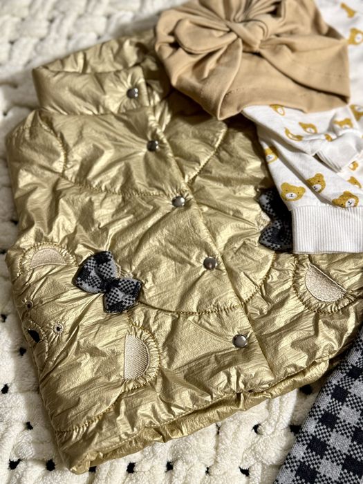 Лот речей на дівчинку