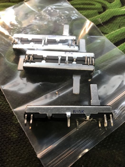 Potencjometr suwakowy do Roland E16,E 70 B10K