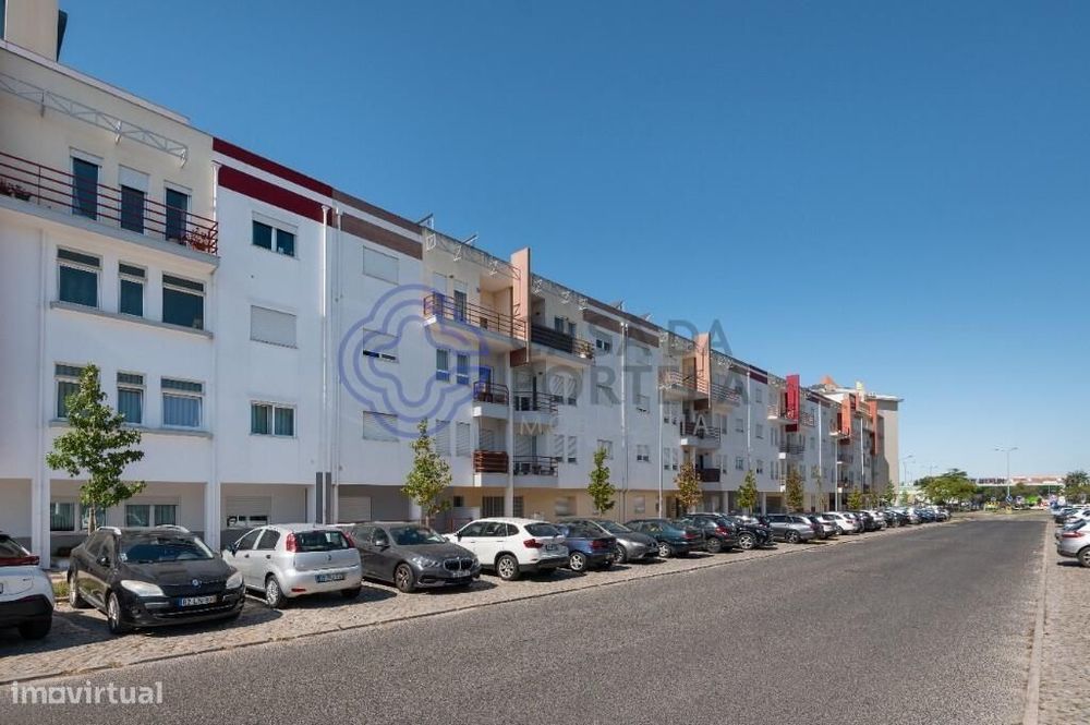 ✨ A Sua Oportunidade Única: Espaçoso T2 com Garagem Fechada nas Caldas