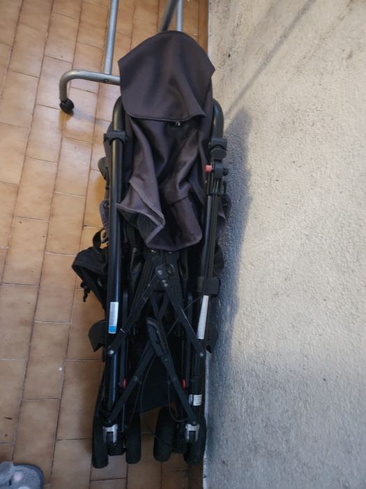 Carrinho e cadeira de bebé
