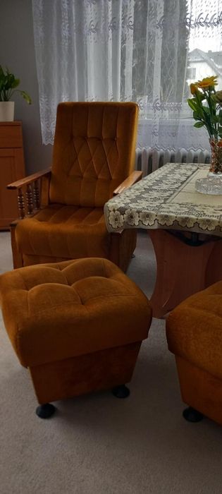 Zestaw wypoczynkowy, 2 fotele, 2 pufy, kanapa +stolik