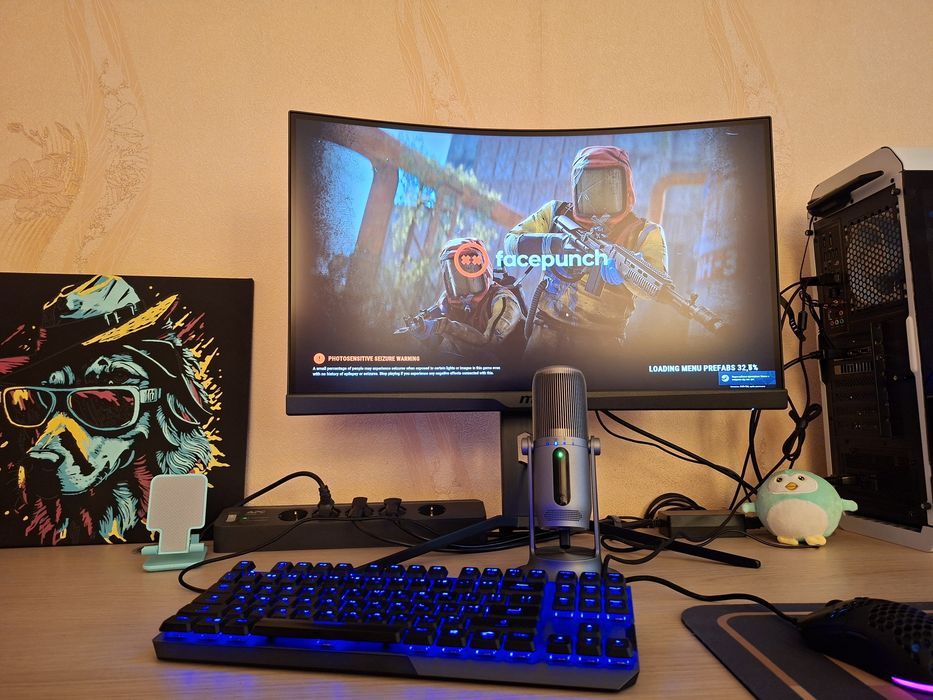 Комп'ютер  - підходить як для ігор, так і для роботи.