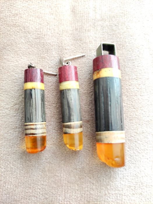 Biżuteria marki AmberWood kolczyki i wisiorek