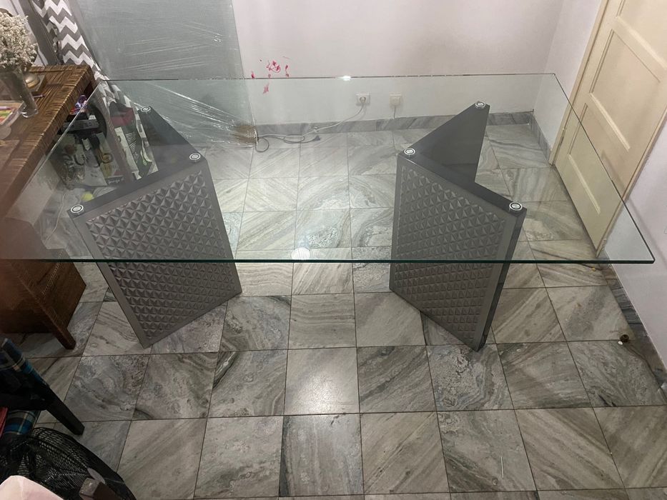 Mesa de jantar em vidro