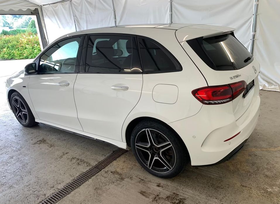 Mercedes B250e AMG Line