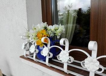 kwietnik kwiaty doniczki skrzynki balkonowe