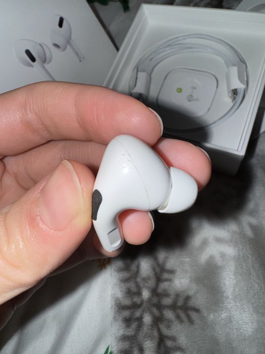 Sluchawki apple airpods pro 1 generacji z etui ładującym