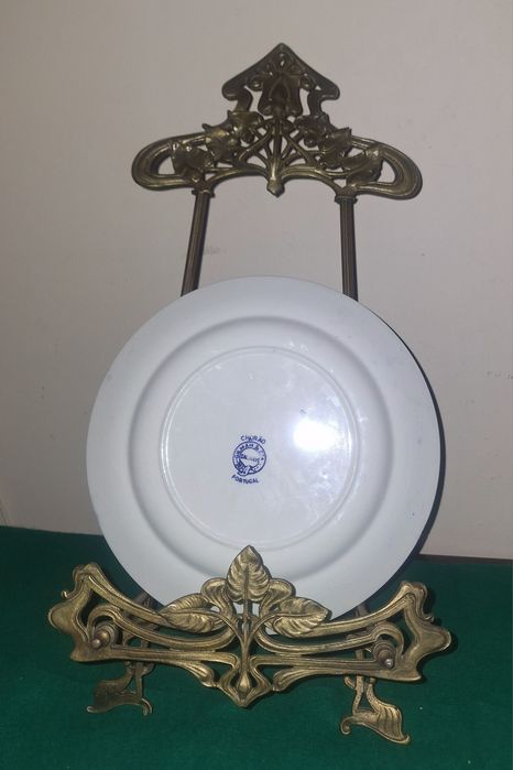 Pratos Sacavém (Real Fábrica, Gilman e Sarreguemines. Bom estado.