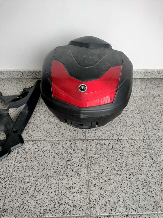 Top Case Yamaha com suporte para moto da marca Yamaha