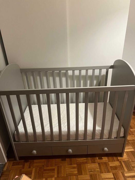 Berço Ikea Gonnat com colchãO