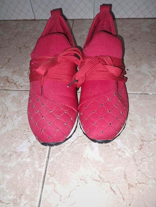 Sapatos Vermelhos.