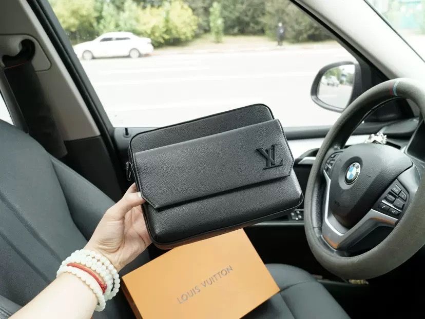 Louis Vuitton чоловіча сумка через плече / клатч Premium