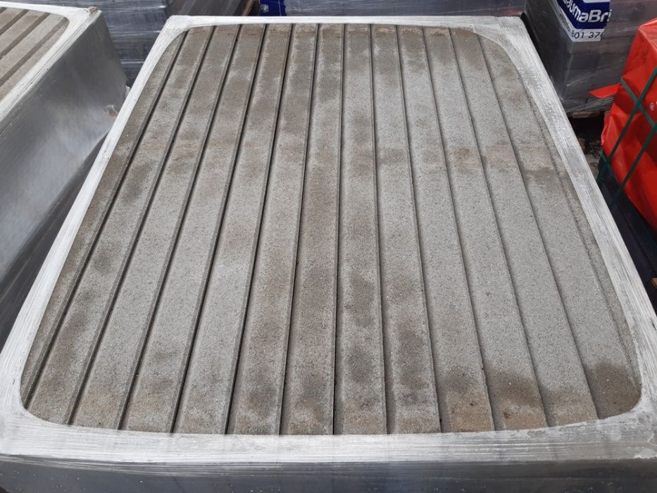 obrzeże betonowe szare