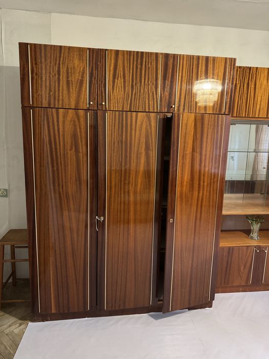 Продається велика вінтажна шафа