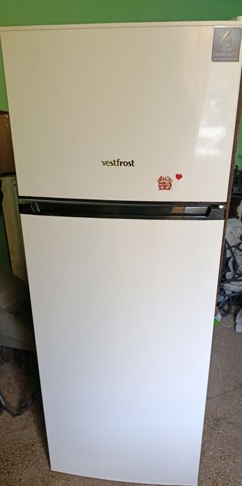 Продам холодильник в хорошем состоянии. Работает. На гарантии.