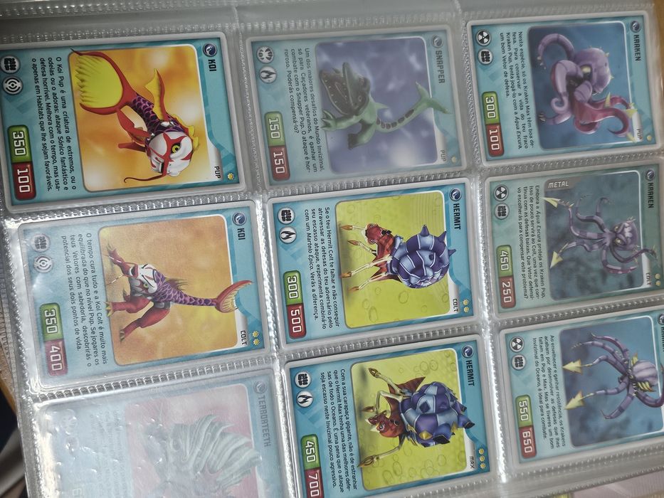 Álbum e cartas Invizimals