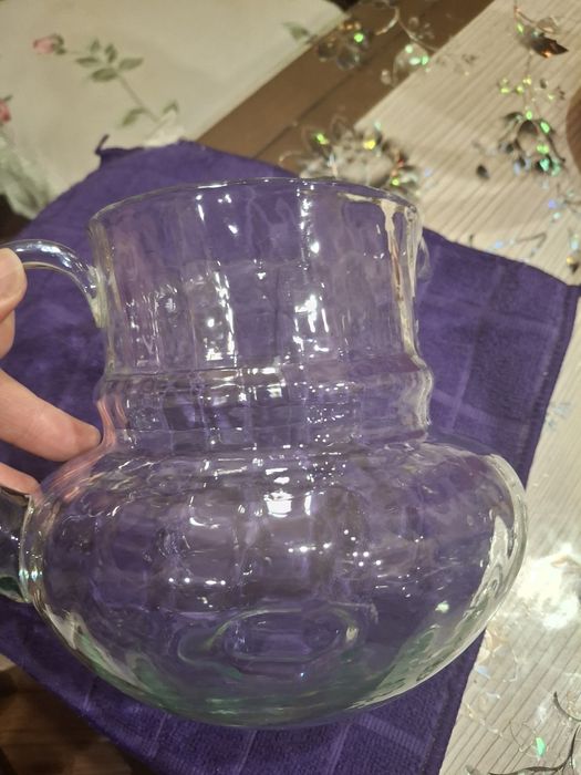 Графин скляний красивий